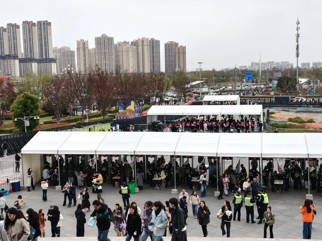 开云-演唱会+中超，近6万人在成都过“超级周末”